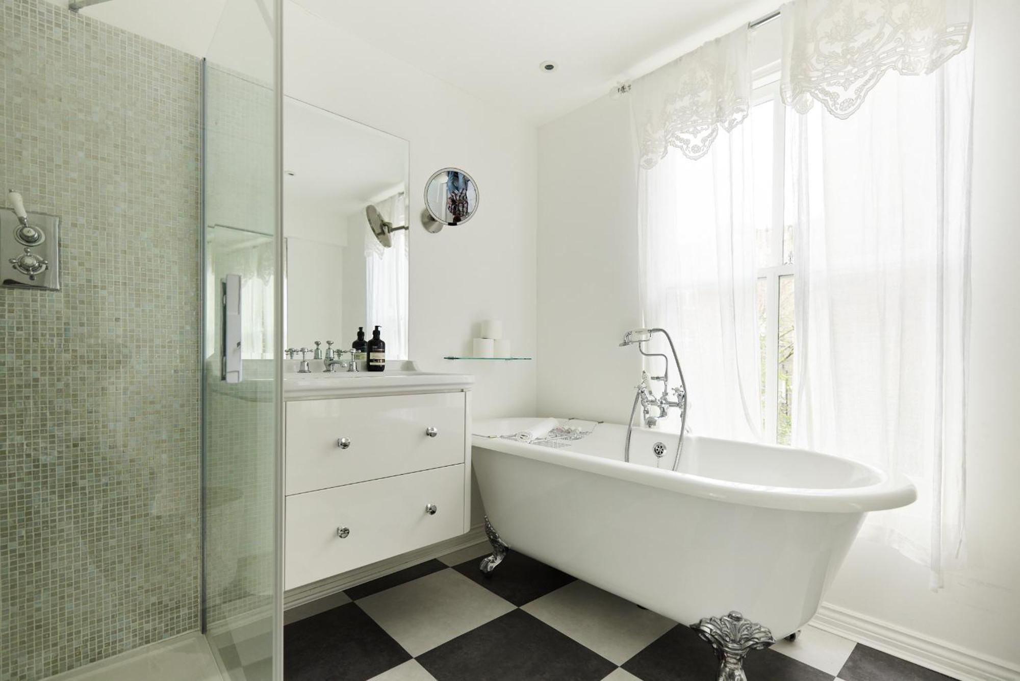 The Designers Suite Kensington - Stylish 1Bdr Flat ลอนดอน ภายนอก รูปภาพ